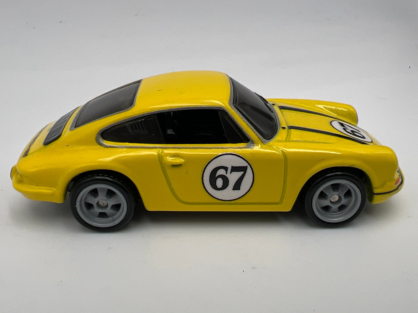 Hot Wheels 1/64 Premium Diorama Set Porsche 911 R Yellow Loose