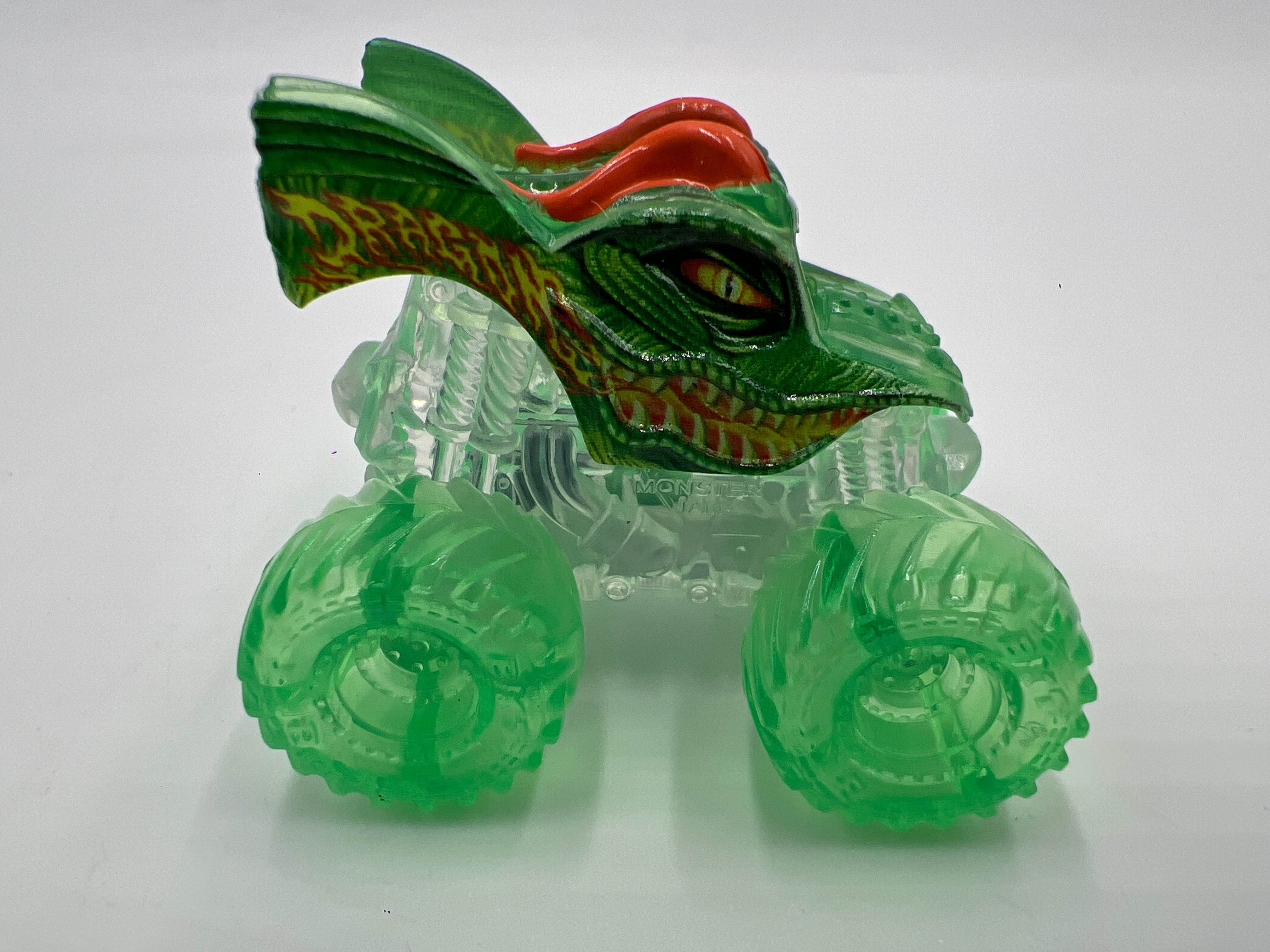 Monster Jam Mini Series 17 #152 X-Ray Dragon Green Chase
