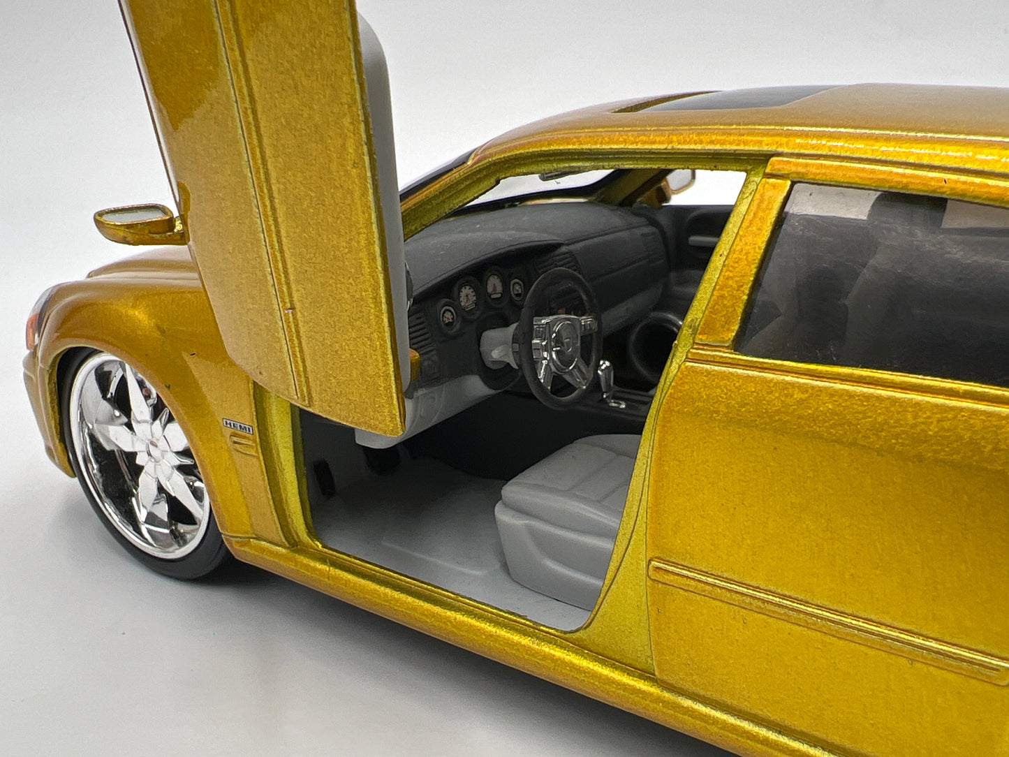 Revell 1/24 Scale Dodge Magnum R/T Gold Loose