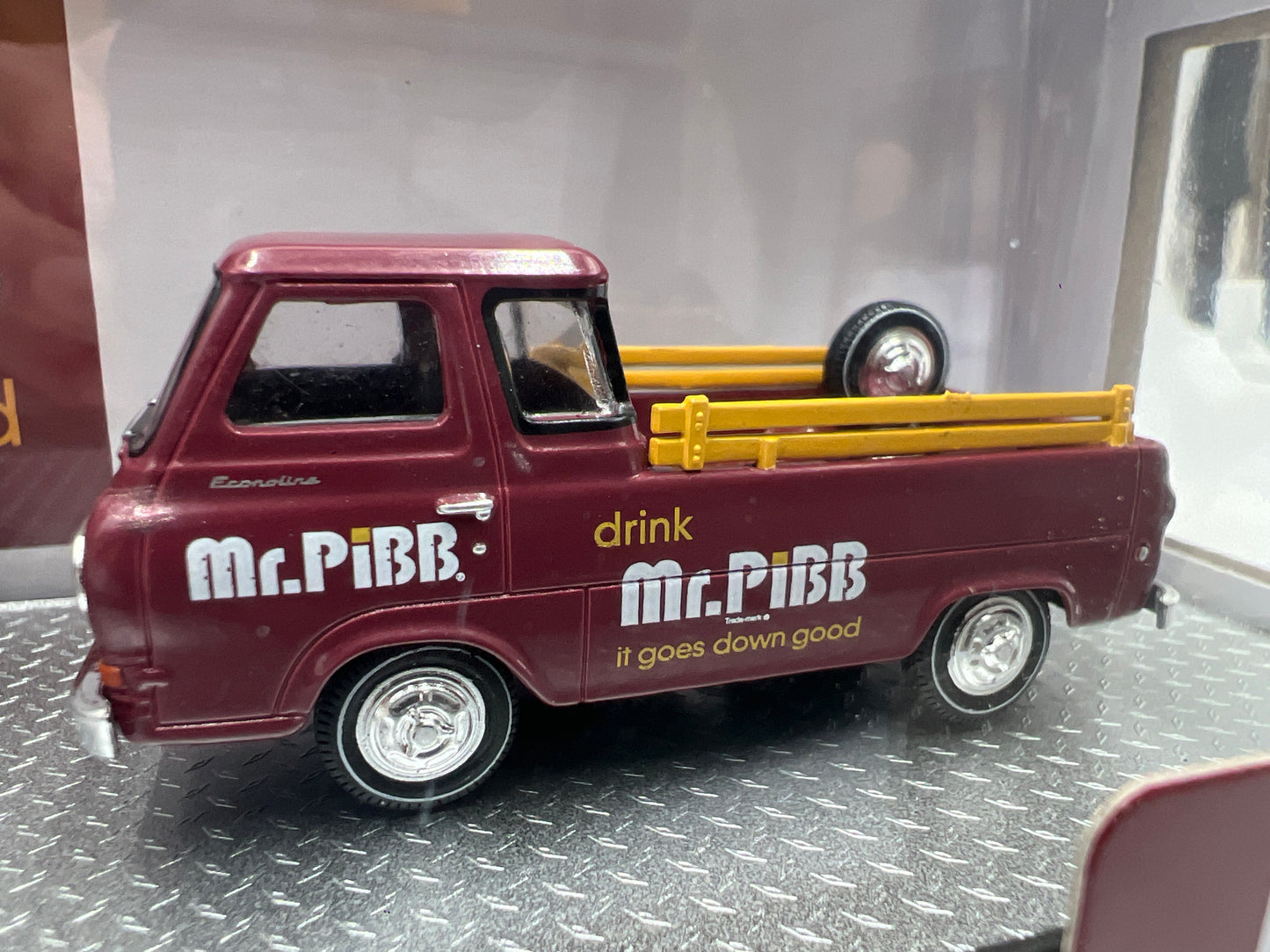 M2 Machines Auto Haulers Mr. Pibb 1966 Ford C-950 Truck & 1964 Ford Econoline Truck TW12