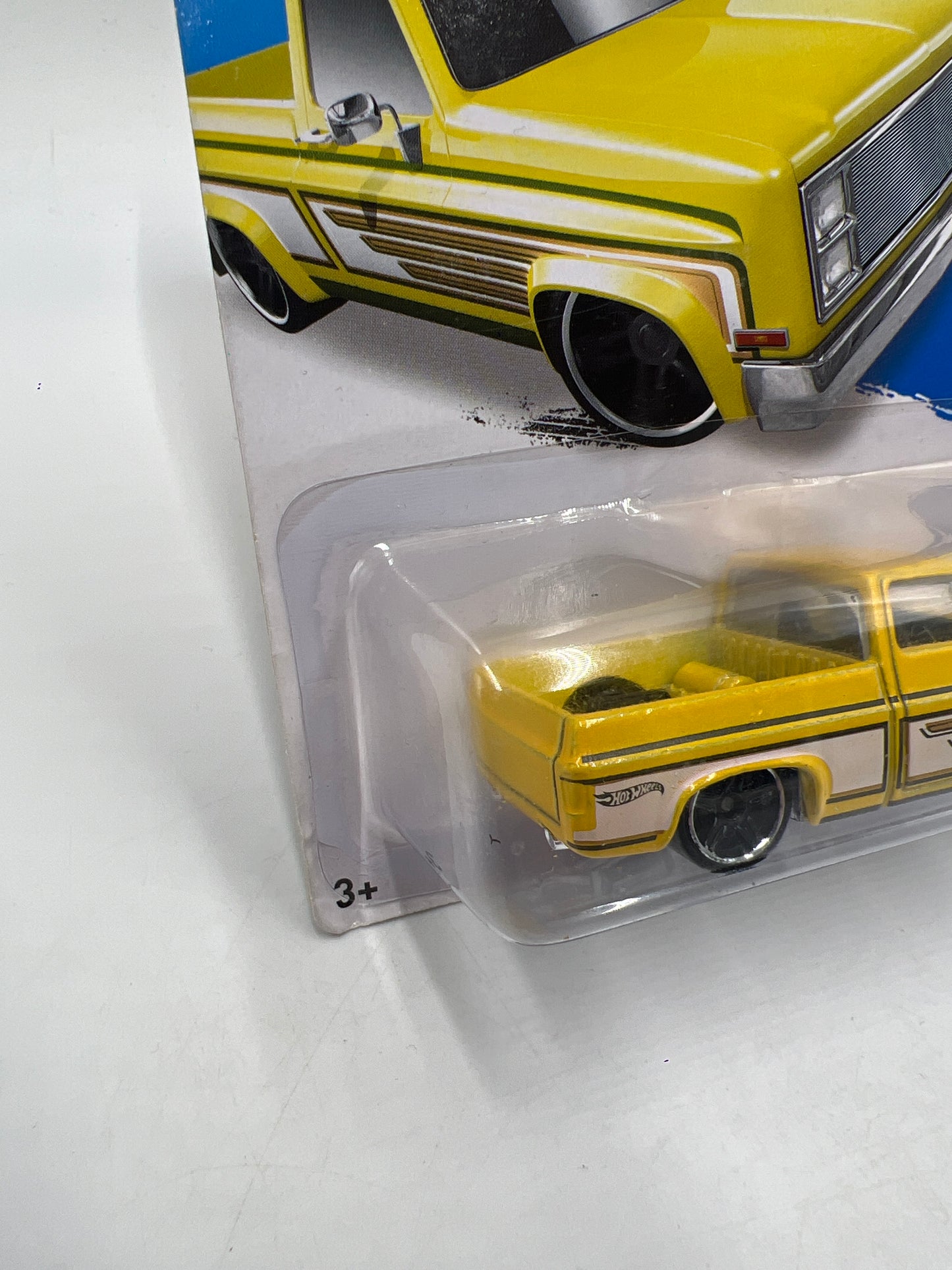 2014 Hot Wheels Off-Road #136 83 Chevy Silverado Yellow W/Protector Intl Card
