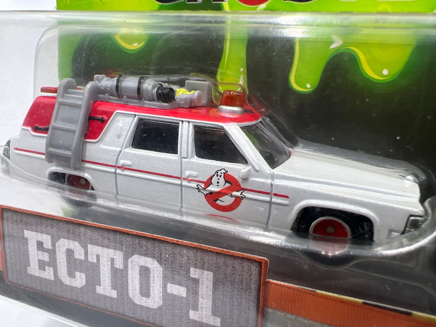 2016 Hot Wheels Ghostbusters 2 Pack Premium Ecto-1 & Ecto-2 W/Protector