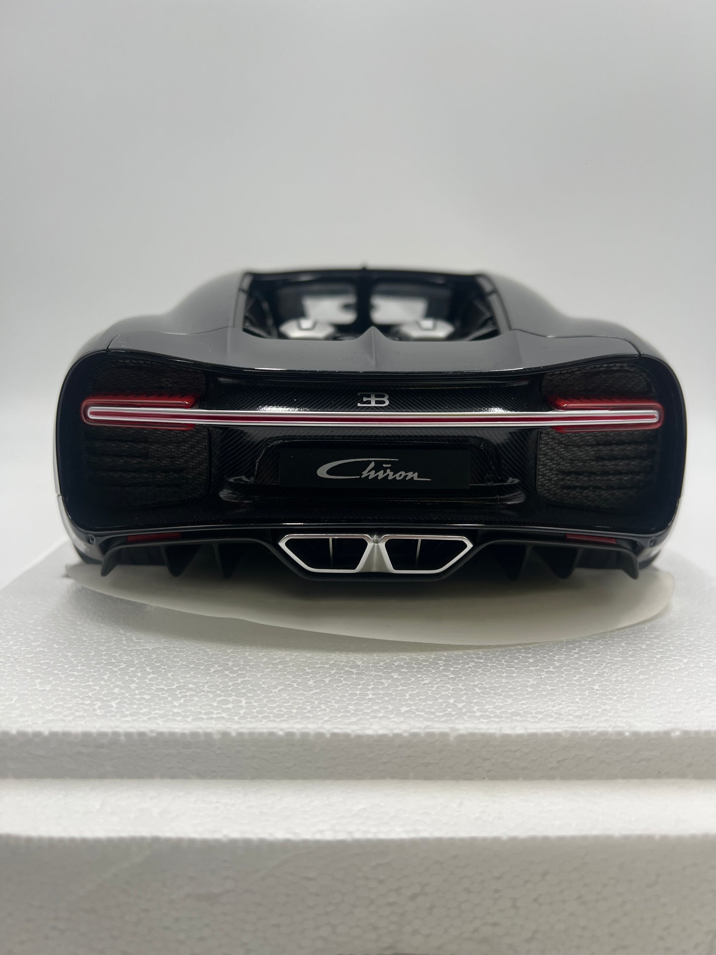 VHTF AutoArt Limited 1/12 Scale Bugatti Chiron New With Box *Outer Box Has Damage*