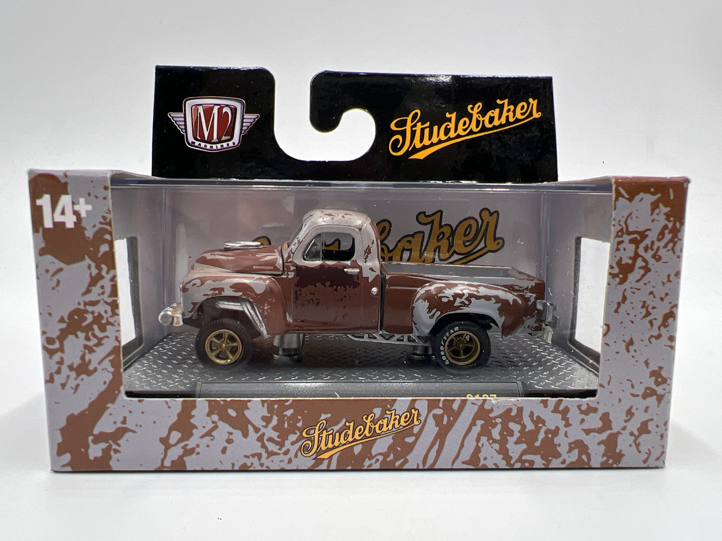 M2 Machines 2R Series Trucks 1950 Studebaker 2R Truck Weathered S127