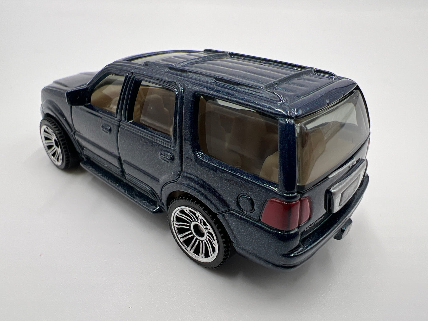 Matchbox 1/64 Lincoln Navigator Dark Blue Loose