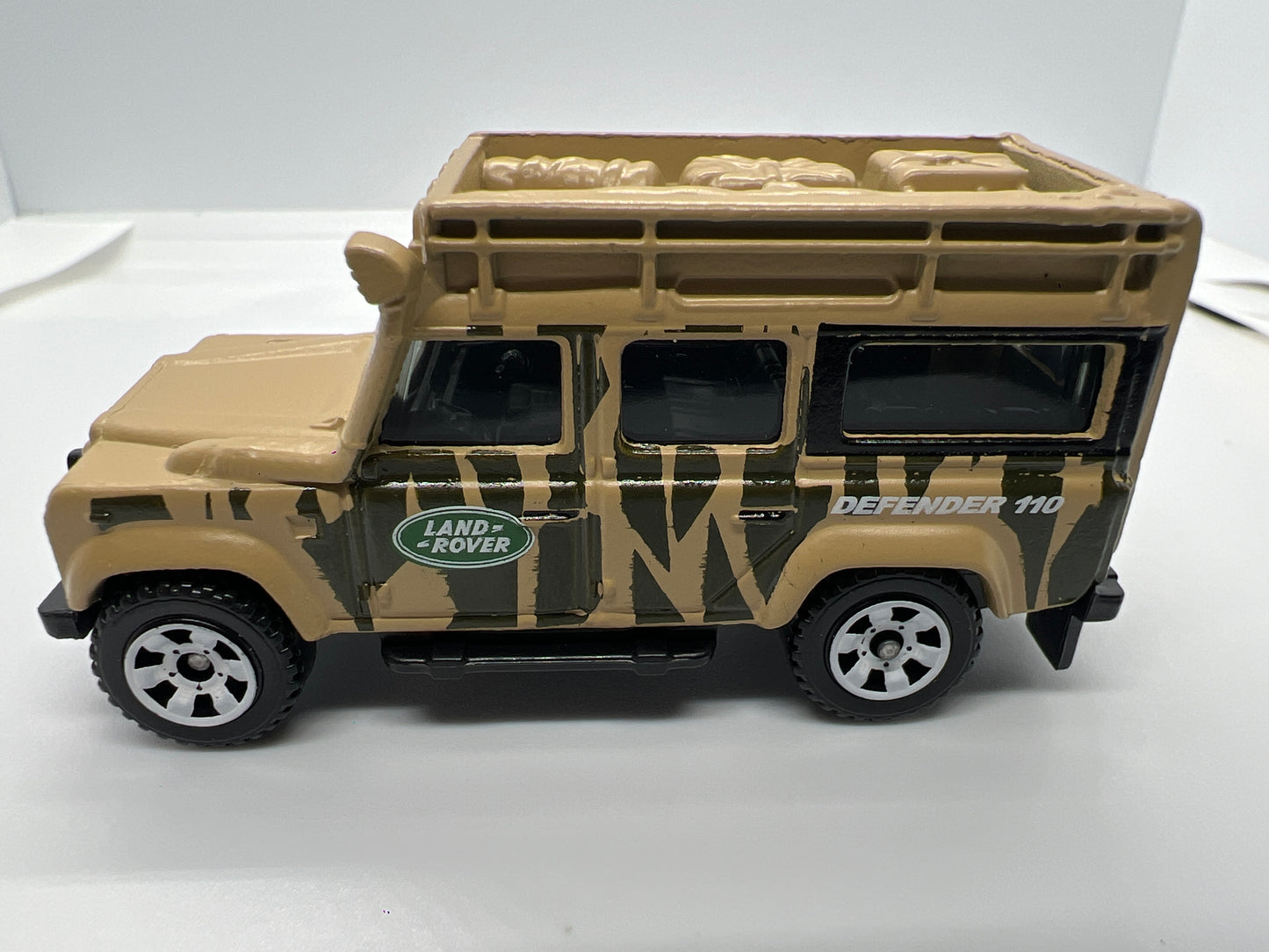 Matchbox 1/64 1997 Land Rover Defender 110 Tan Loose