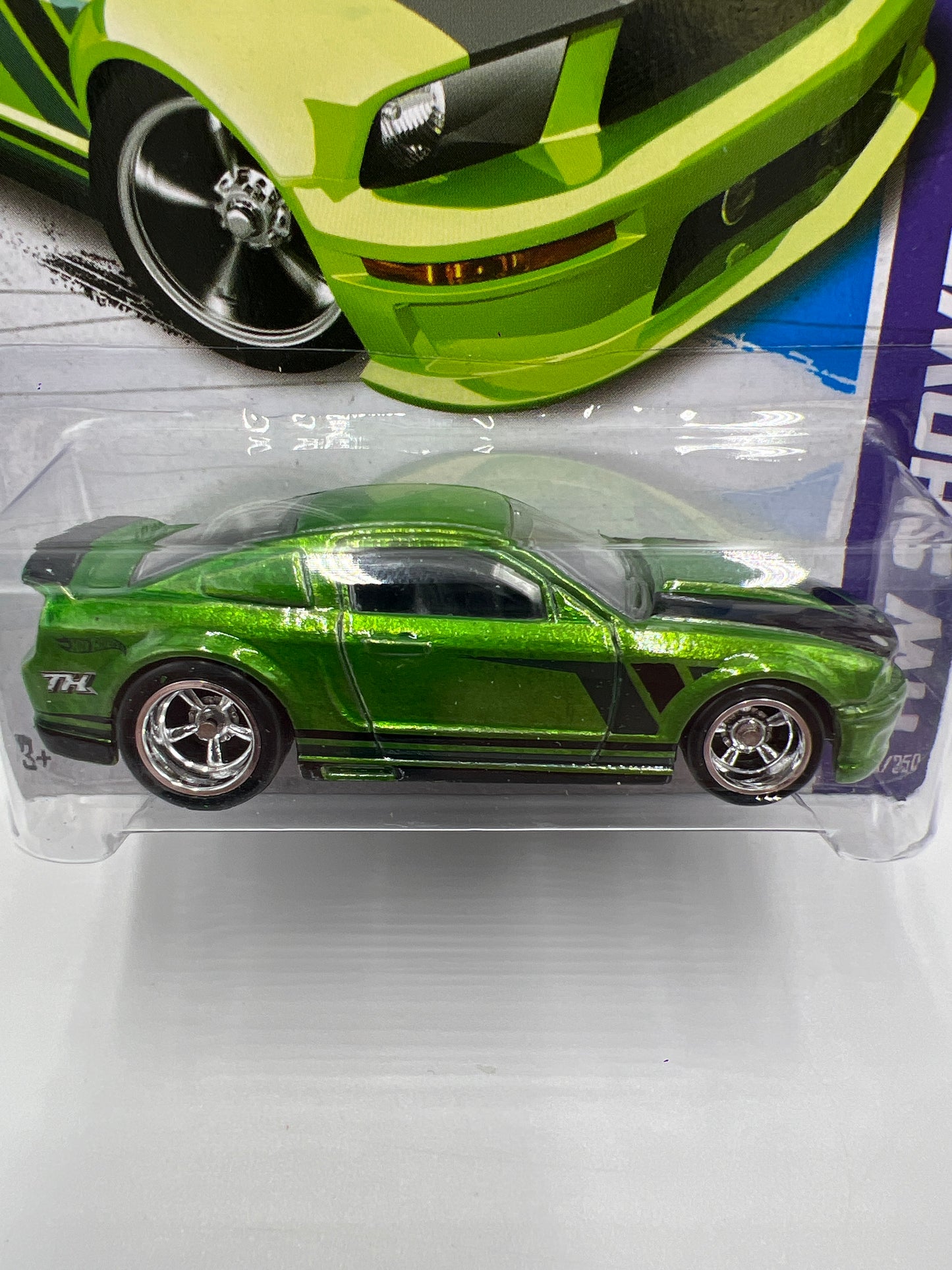2013 Hot Wheels Super Treasure Hunt #229 07 Ford Mustang Green W/Protector