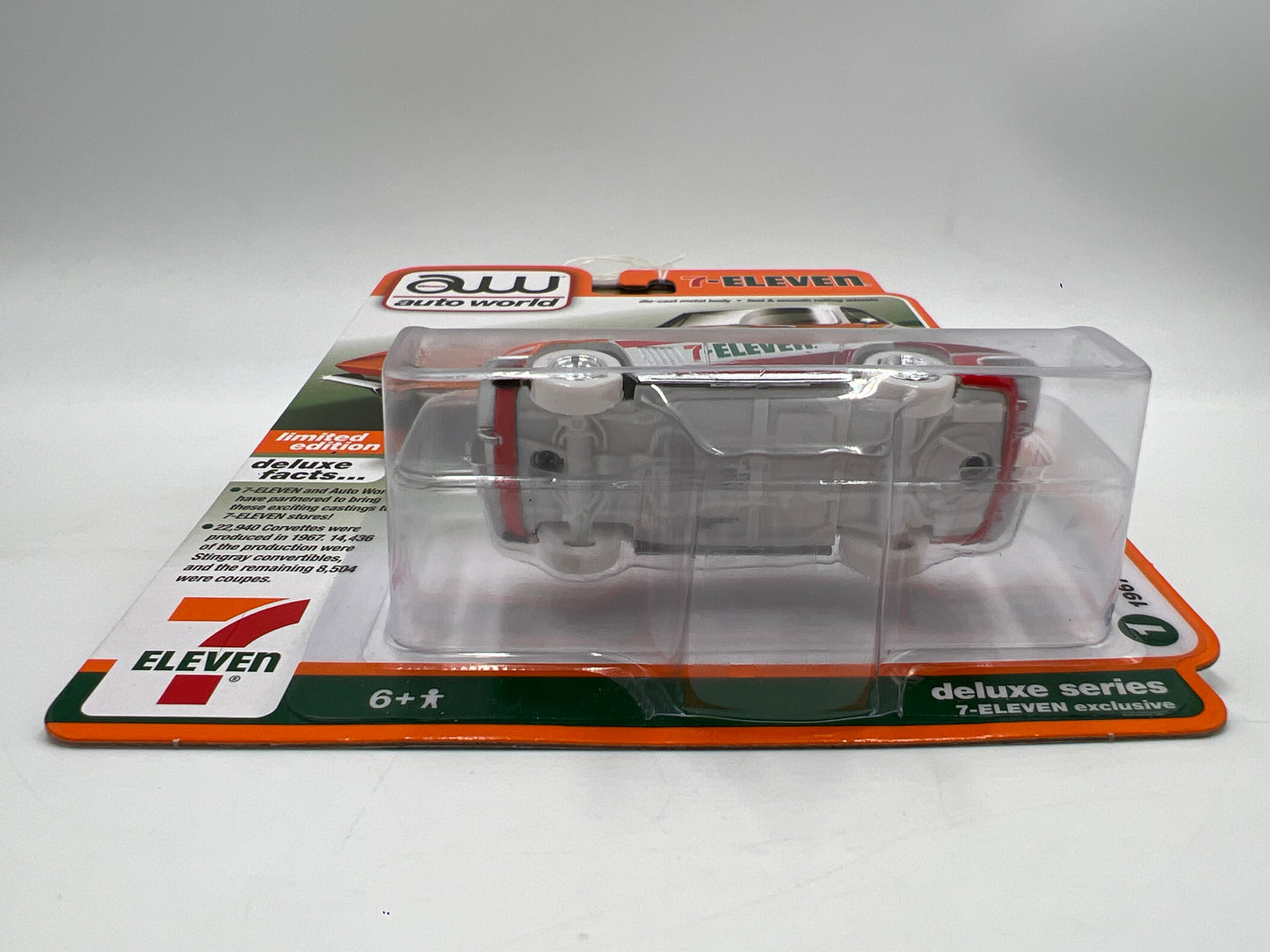Auto World Ultra Red Chase 7-Eleven Exclusive Deluxe Series #1 1967 Chevy Corvette