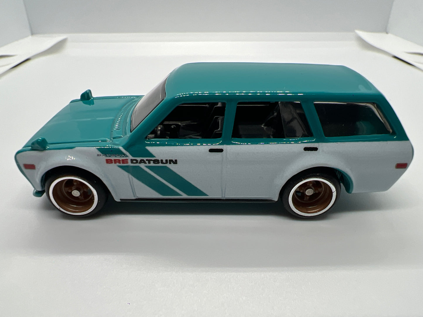 Hot Wheels 1/64 Premium Diorama Set 71 Datsun 510 Wagon BRE Loose