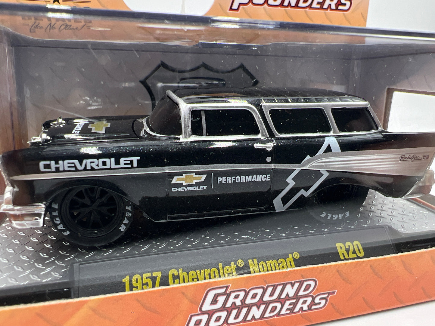 M2 Machines Ground Pounders 1957 Chevrolet Nomad Black R20