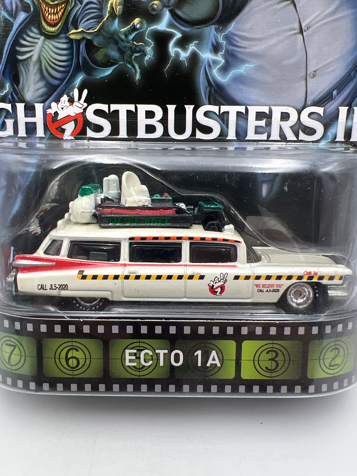 Hot Wheels Retro Entertainment Ghostbusters II Ecto-1A White W/Protector Bad Card