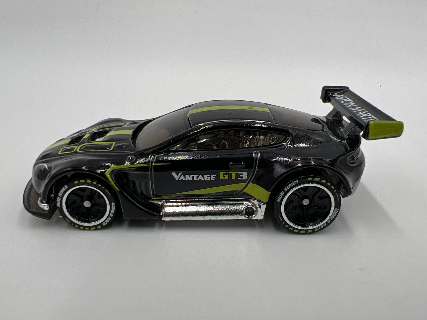 Hot Wheels iD World Race Series 2 #3 Aston Martin Vantage GT3 Black