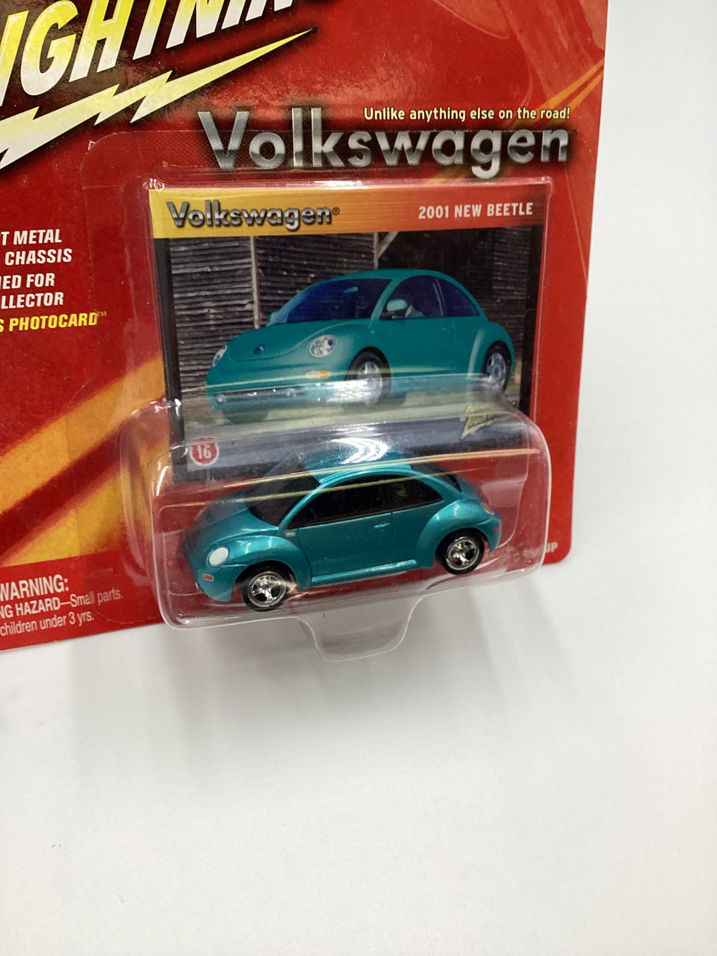 Johnny Lightning Volkswagen 2001 Volkswagen New Beetle 218B