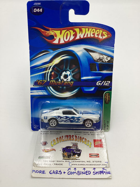 2006 Hot Wheels #044 Treasure Hunt 6/12 67 Mustang White W/protector * Bad Card*