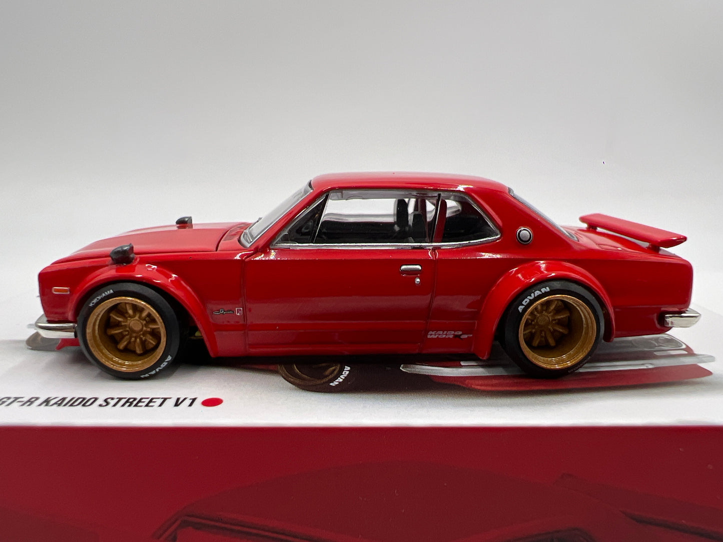 Mini GT Kaido House #175 Nissan Skyline 2000GT-R Kaido Street V1 Red
