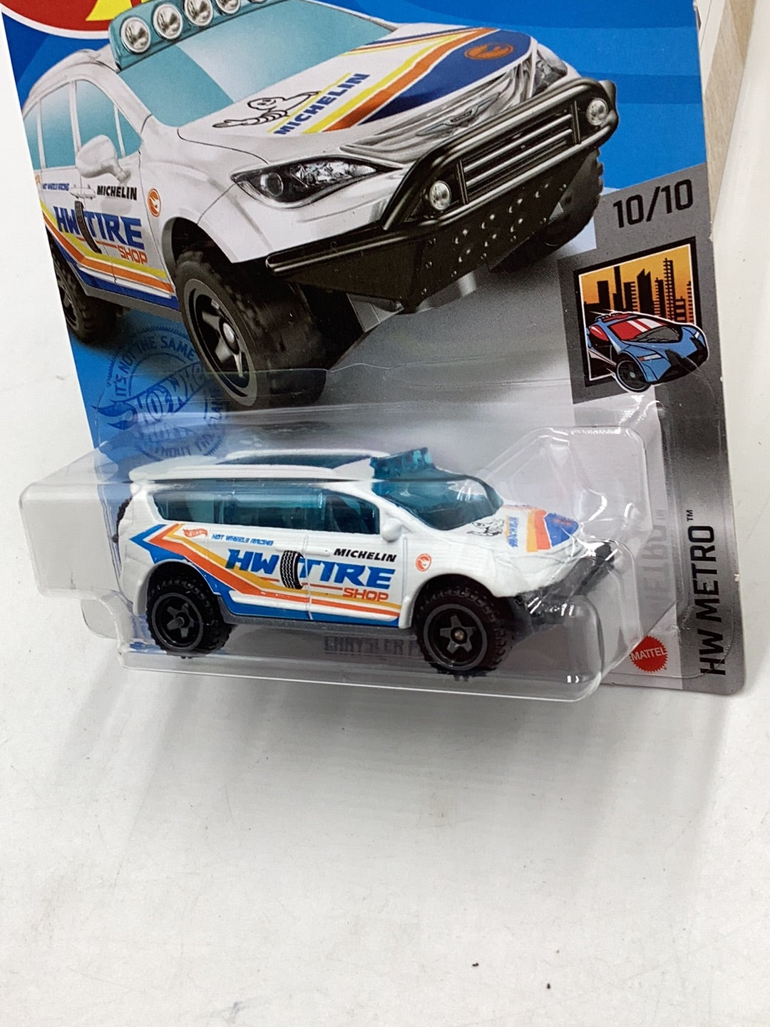 2021 Hot wheels Treasure hunt #165 Chrysler Pacifica 273i