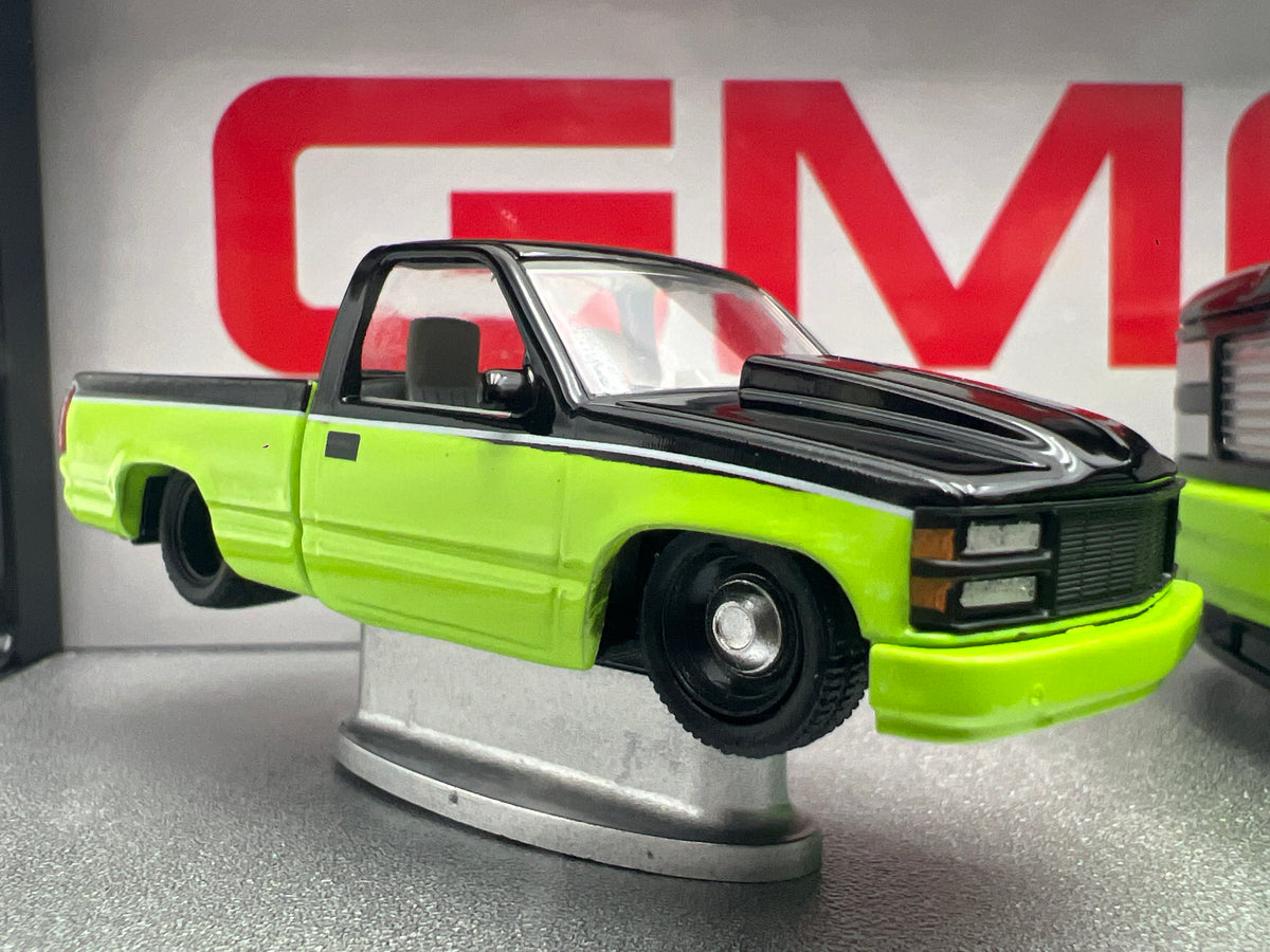 2026 M2 Machines R01 1/24 & 1/64 2 Pack 1990 GMC Sierra 1500 Custom Green/Black