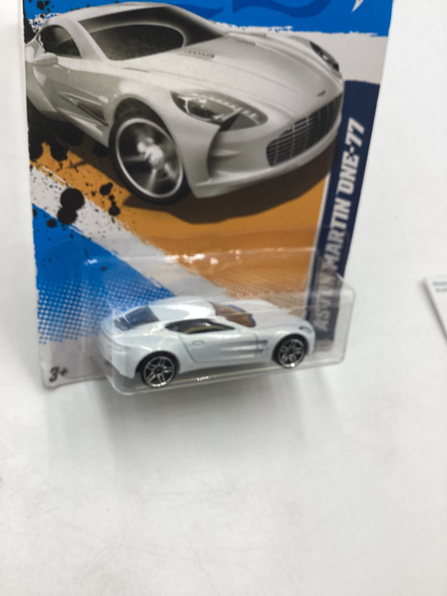 2012 Hot Wheels #123 Aston Martin One-77 White 107D