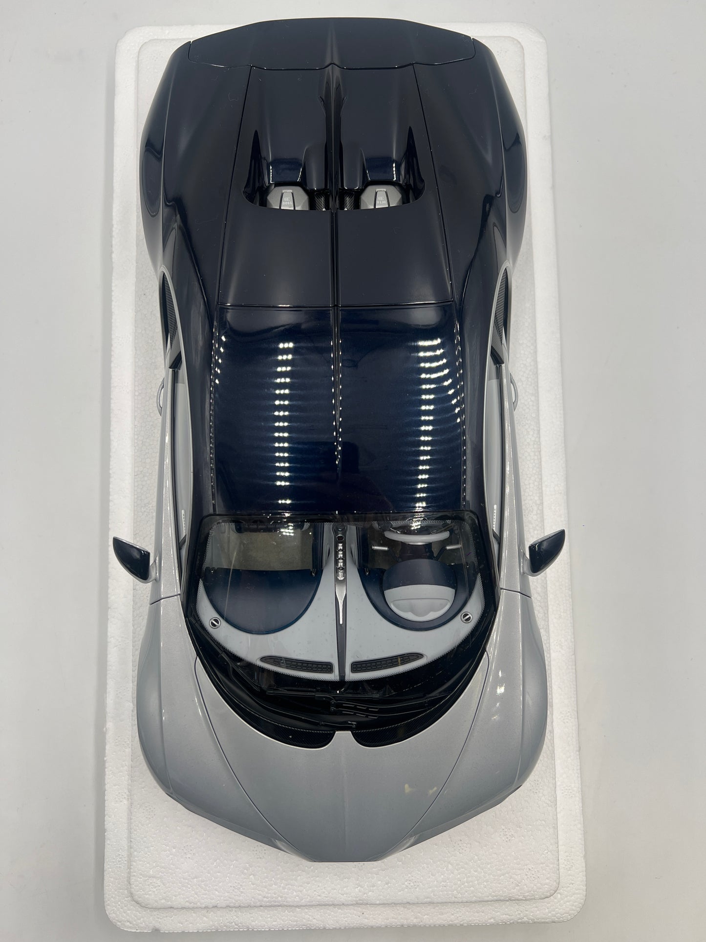 VHTF AutoArt Limited 1/12 Scale Bugatti Chiron New With Box *Outer Box Has Damage*