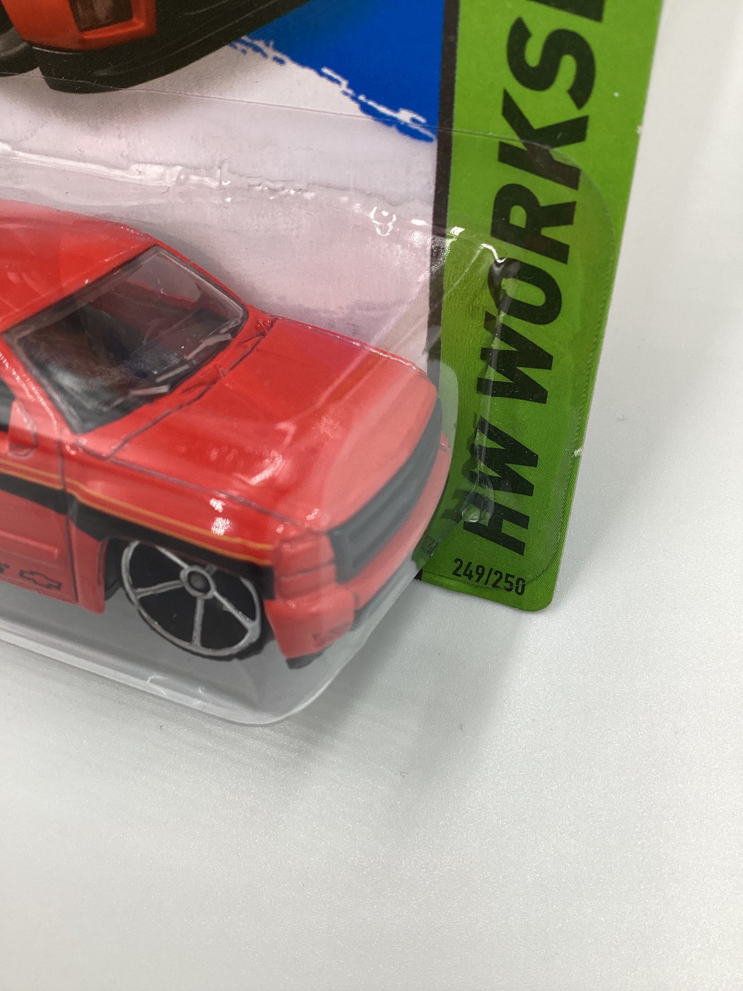 2015 Hot Wheels HW Workshop #249 Chevy Silverado Red 16A