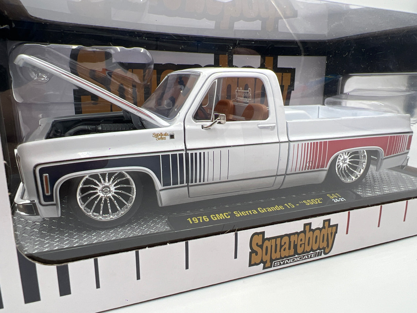 M2 Machines 1/24 Squarebody Syndicate 1976 GMC Sierra Grande 15 SS02 White S41
