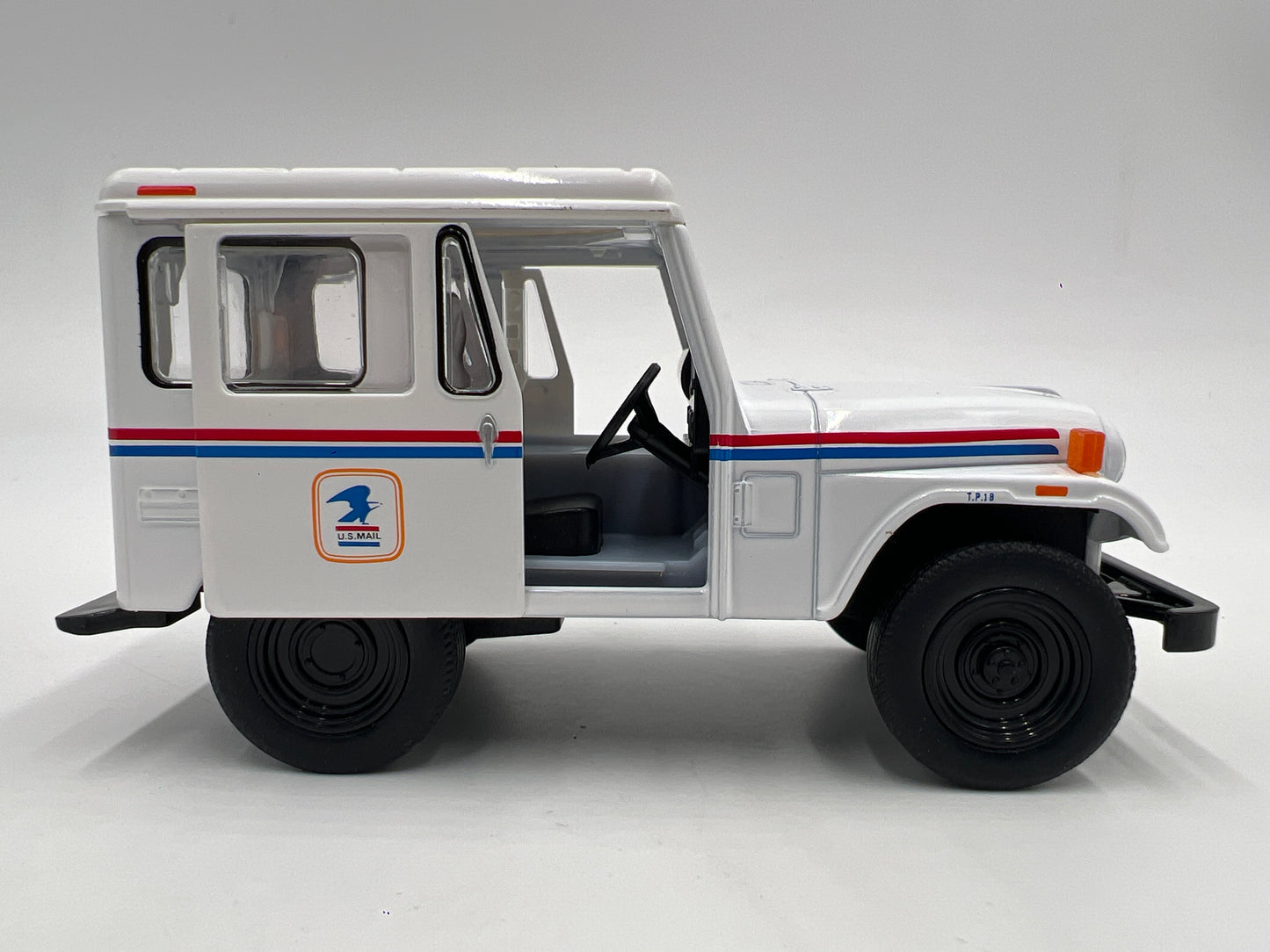 Kinsmart 1/26 Scale US Mail 1971 Jeep DJ-5B White