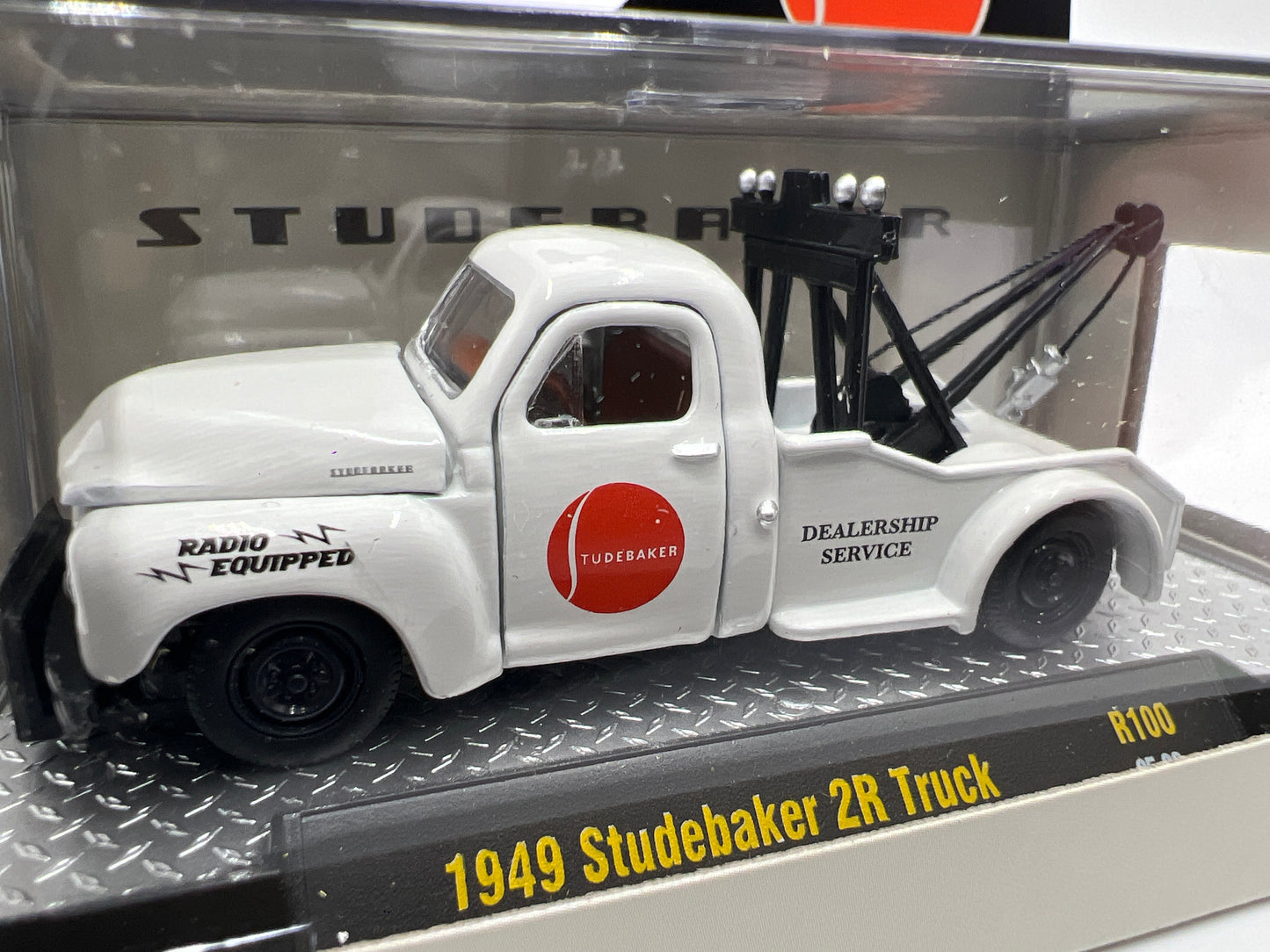2025 M2 Machines Auto-Thentics 1949 Studebaker 2R Truck White R100