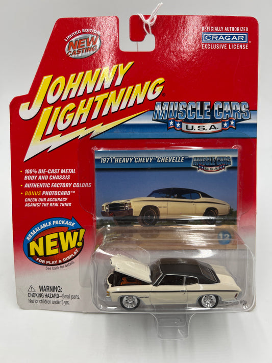 Johnny Lightning Muscle Cars USA #12 1971 Heavy Chevy Chevelle 220A