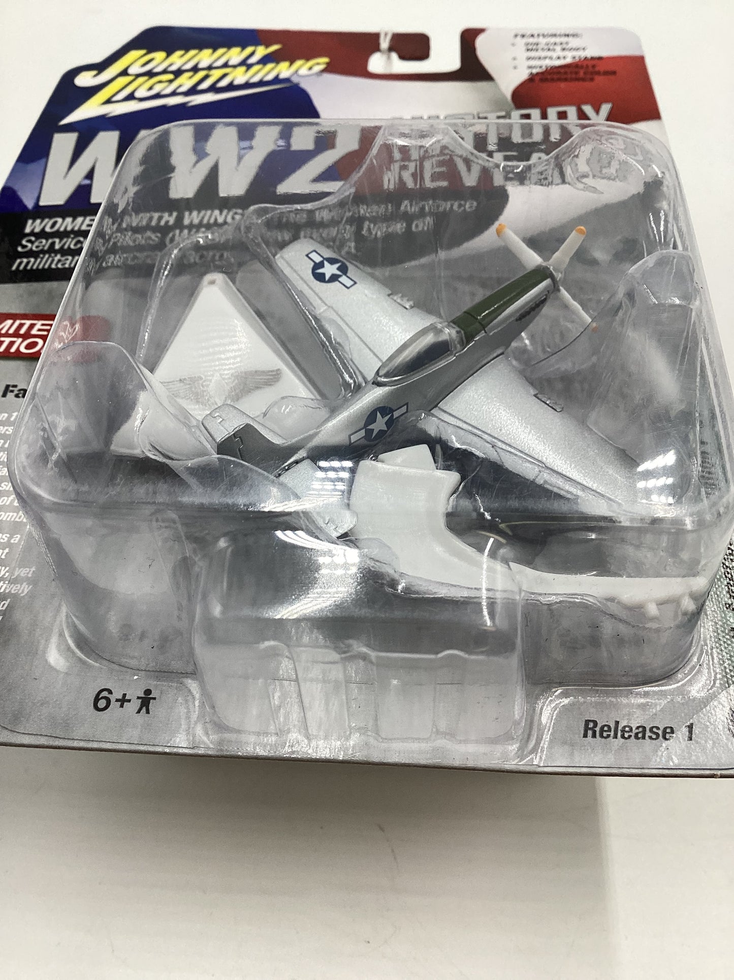 Johnny Lightning WW2 History Revealed Release 1 Version A North American Aviation P-51 Mustang White Lightning Chase