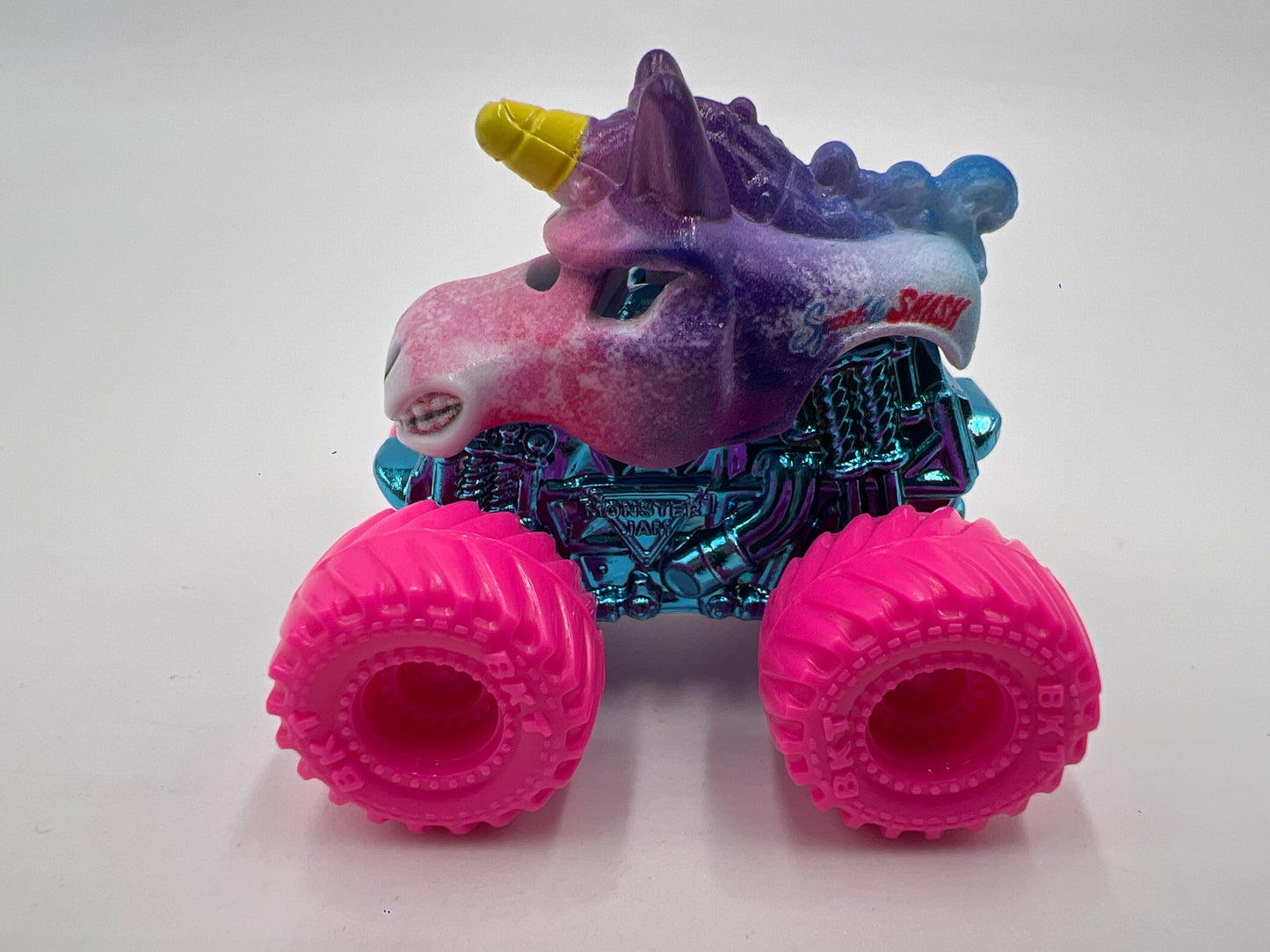 2025 Monster Jam Mini Series 18 #182 Sparkle Smash sealed