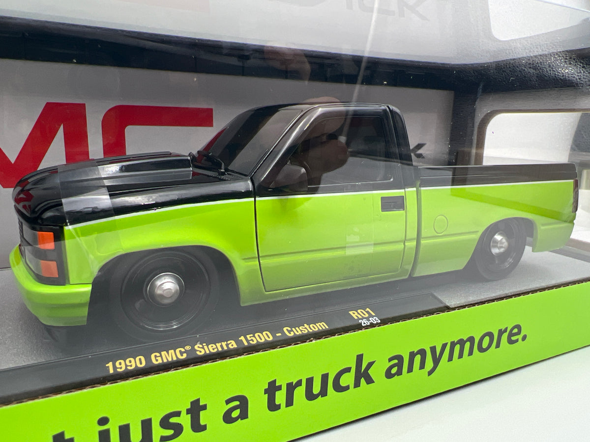 2026 M2 Machines R01 1/24 & 1/64 2 Pack 1990 GMC Sierra 1500 Custom Green/Black 2