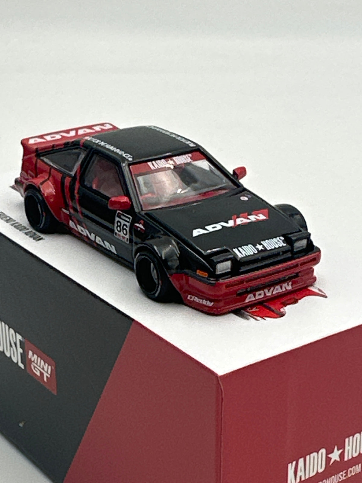 Mini GT Kaido House #214 Toyota AE86 Sprinter Trueno Kaido Advan
