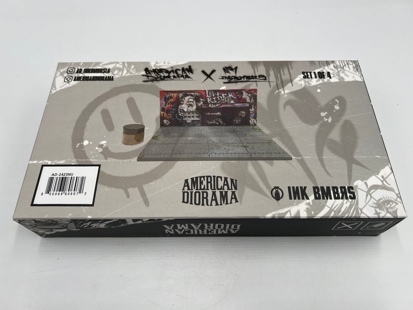 American Diorama 1:64 Mijo Exclusives LA Street Art Resin Diorama Lowrider Limited Edition W/Leaves (Car Not Included)