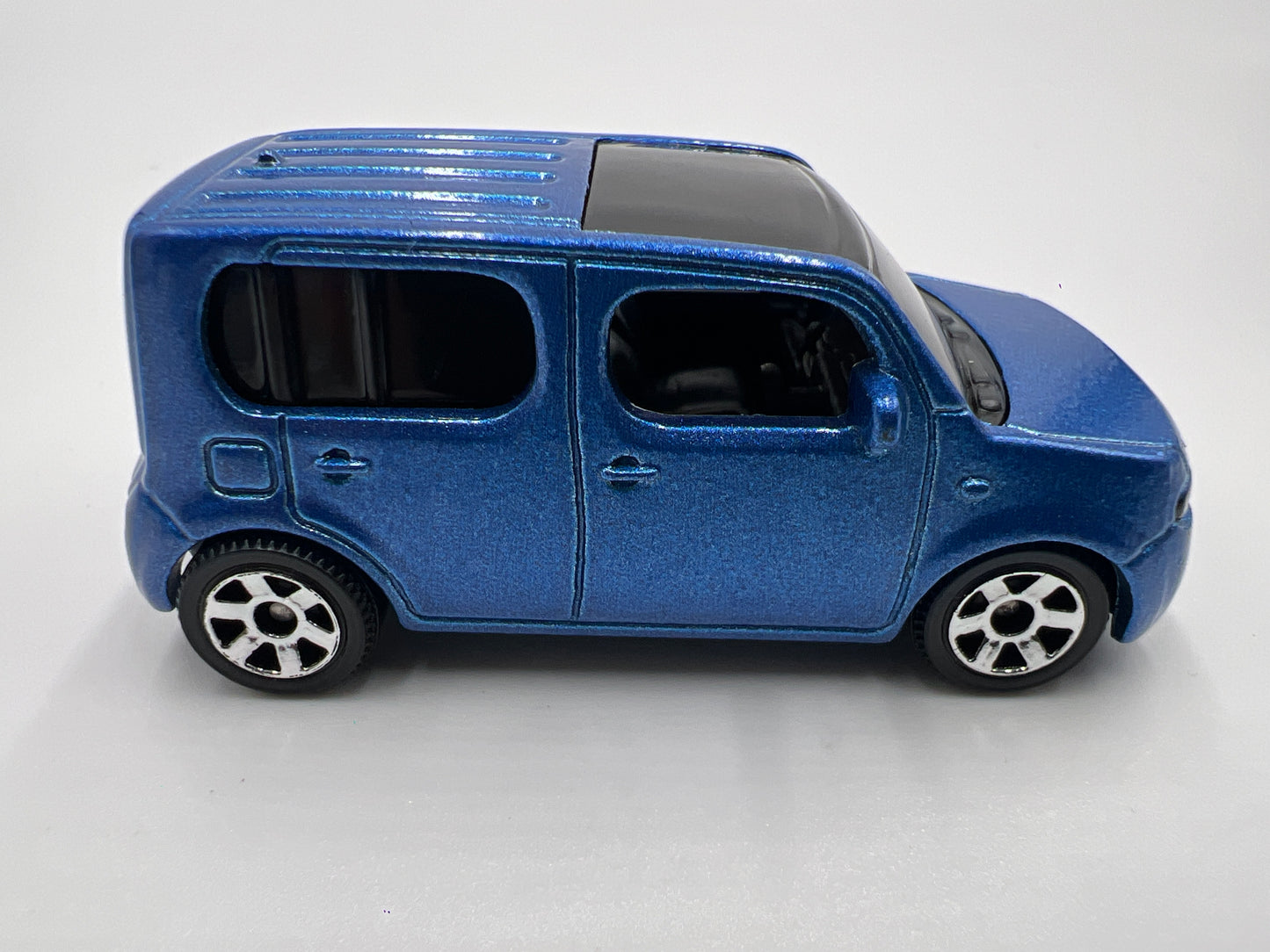 Matchbox #30 Nissan Cube 2010 Blue Loose