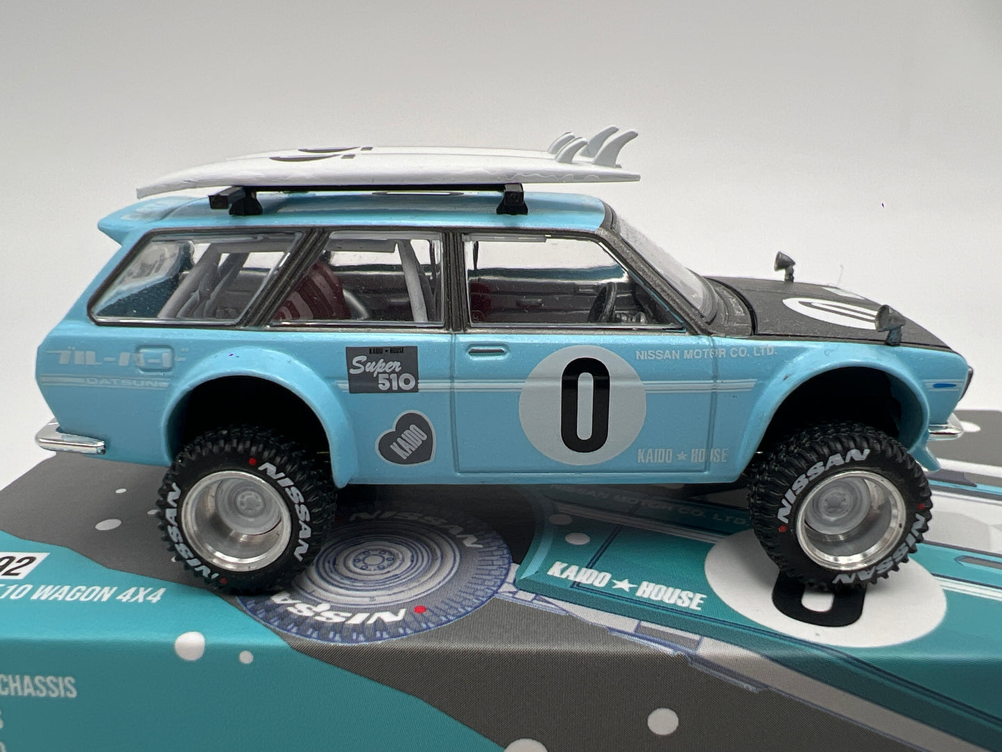 Mini GT x Kaido House #092 Datsun 510 Wagon 4x4 Holiday Winter Edition