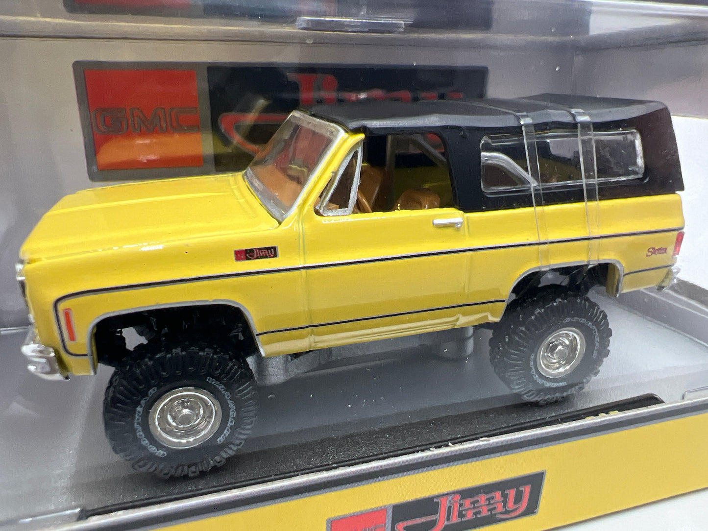 M2 Machines Auto-Thentics 1973 GMC Jimmy Sierra 4x4 Yellow R95