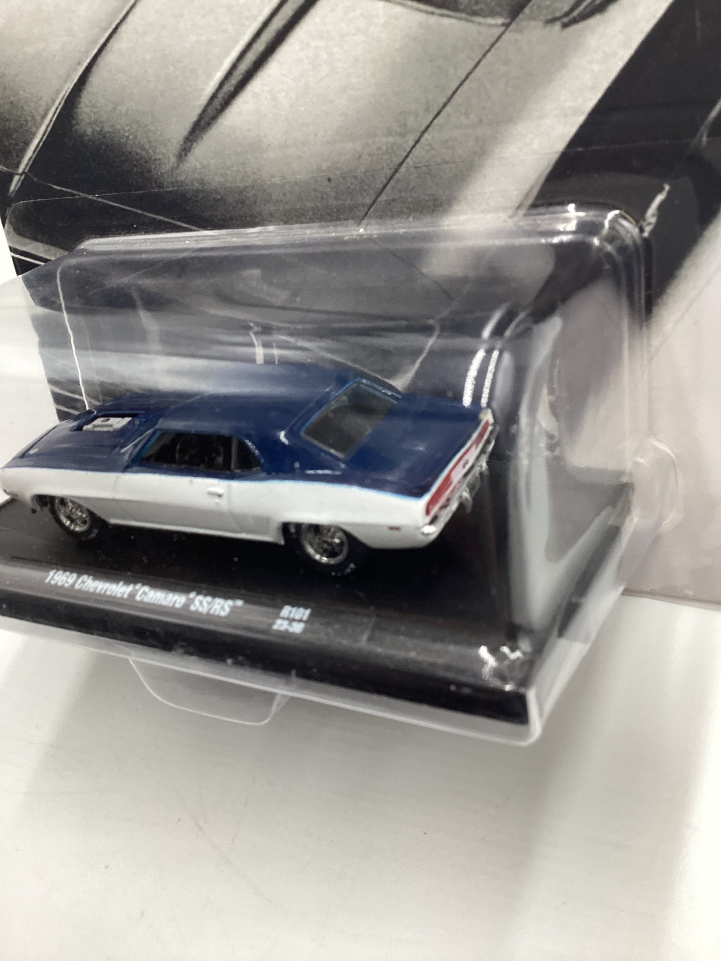 M2 Machines Auto-Drivers Chevrolet 1969 Chevrolet Camaro SS/RS White W/Blue R101 191D