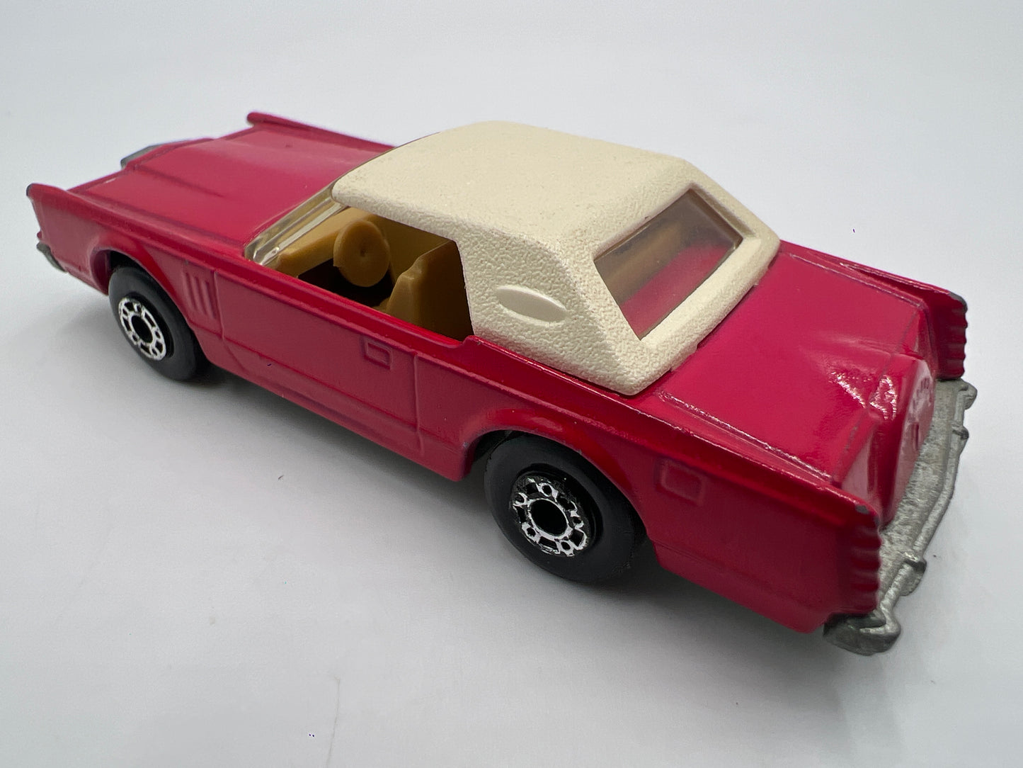 Matchbox Superfast No. 28 Lincoln Continental Red Loose