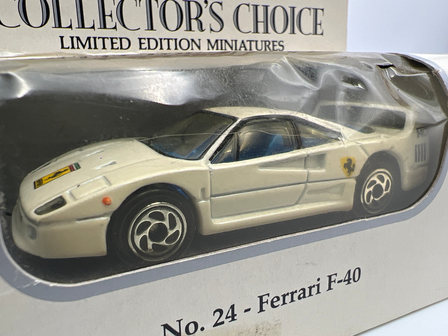 1994 Matchbox Collectors Choice #24 Ferrari F40 White Cracked Blister/Box Not Perfect
