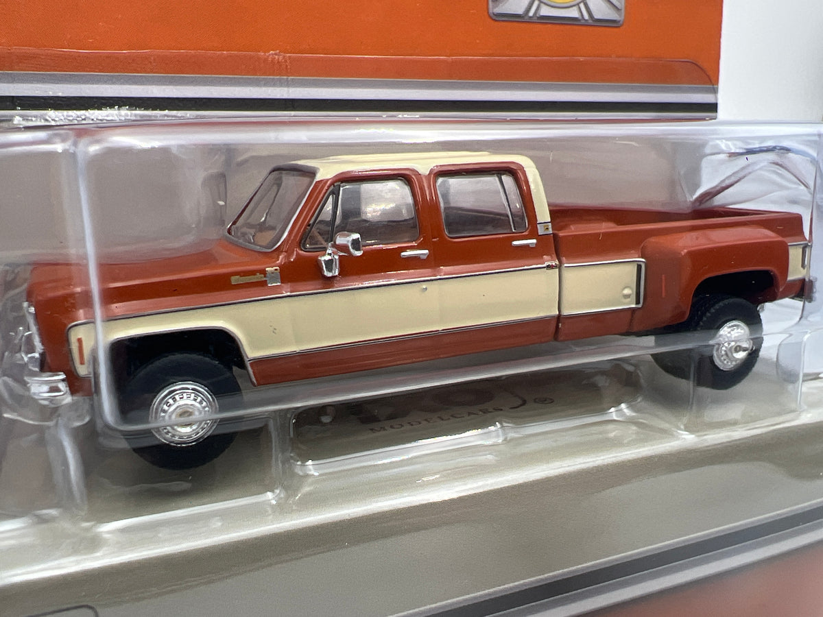 IXO Models 1975 Chevrolet Silverado K30 Crew Cab Dually