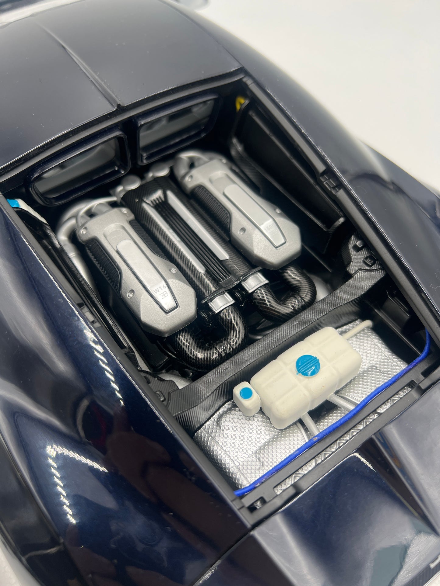 VHTF AutoArt Limited 1/12 Scale Bugatti Chiron New With Box *Outer Box Has Damage*