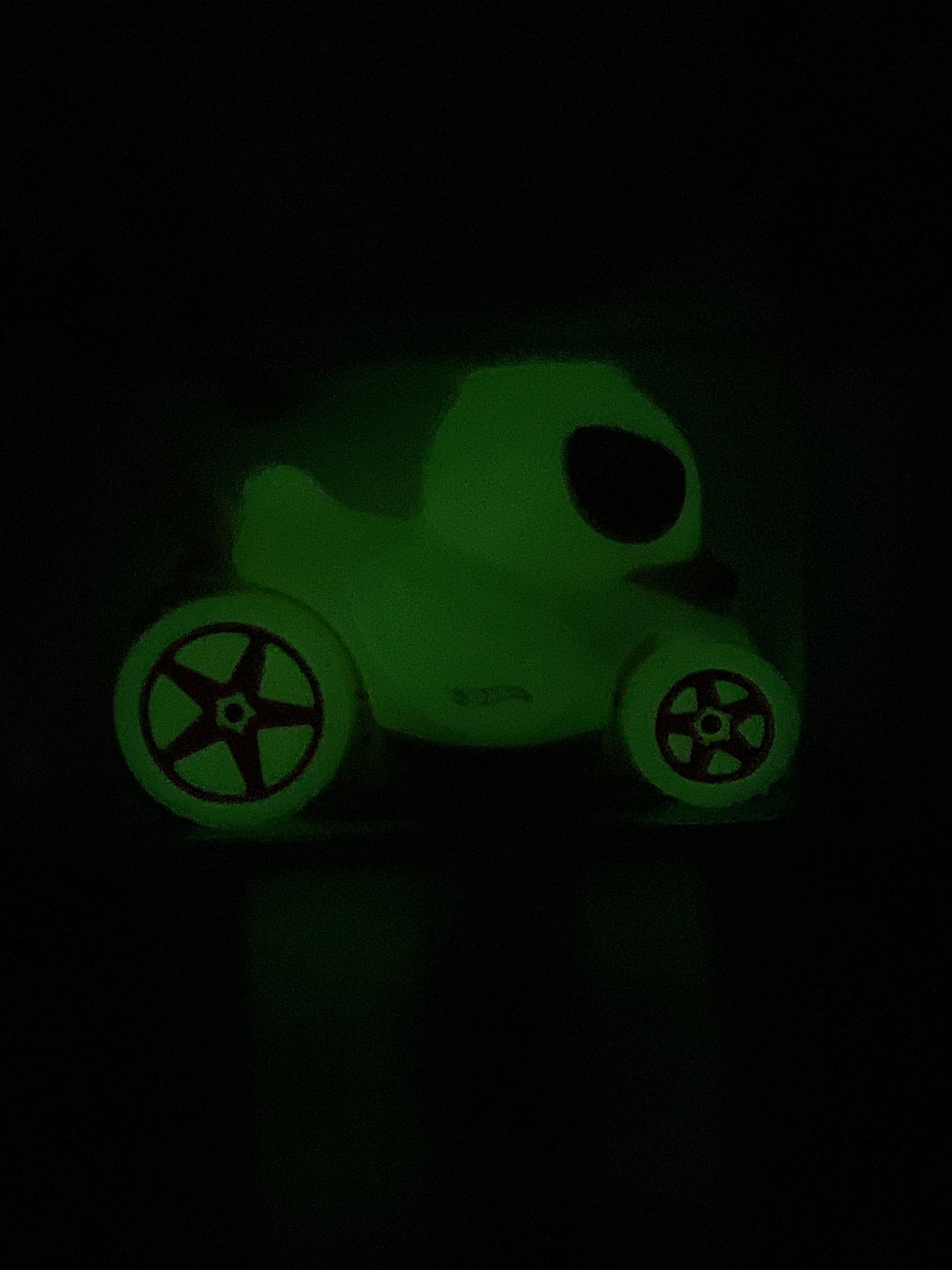 2021 Hot Wheels Glow Racers #111 Duck N Roll Glow In The Dark  123A