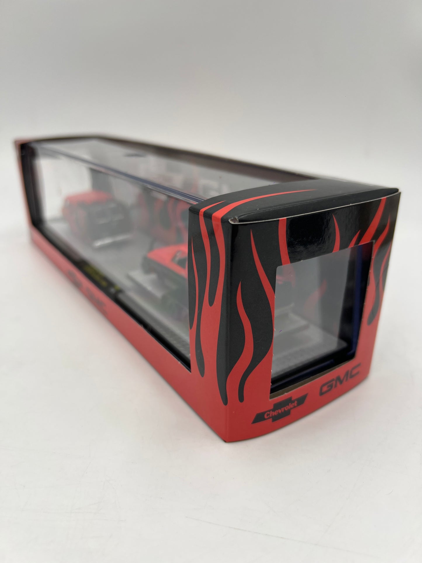 M2 Machines Auto Haulers 1973 Chevrolet Van G10 & 1976 GMC Sierra Grande 15 Custom R84