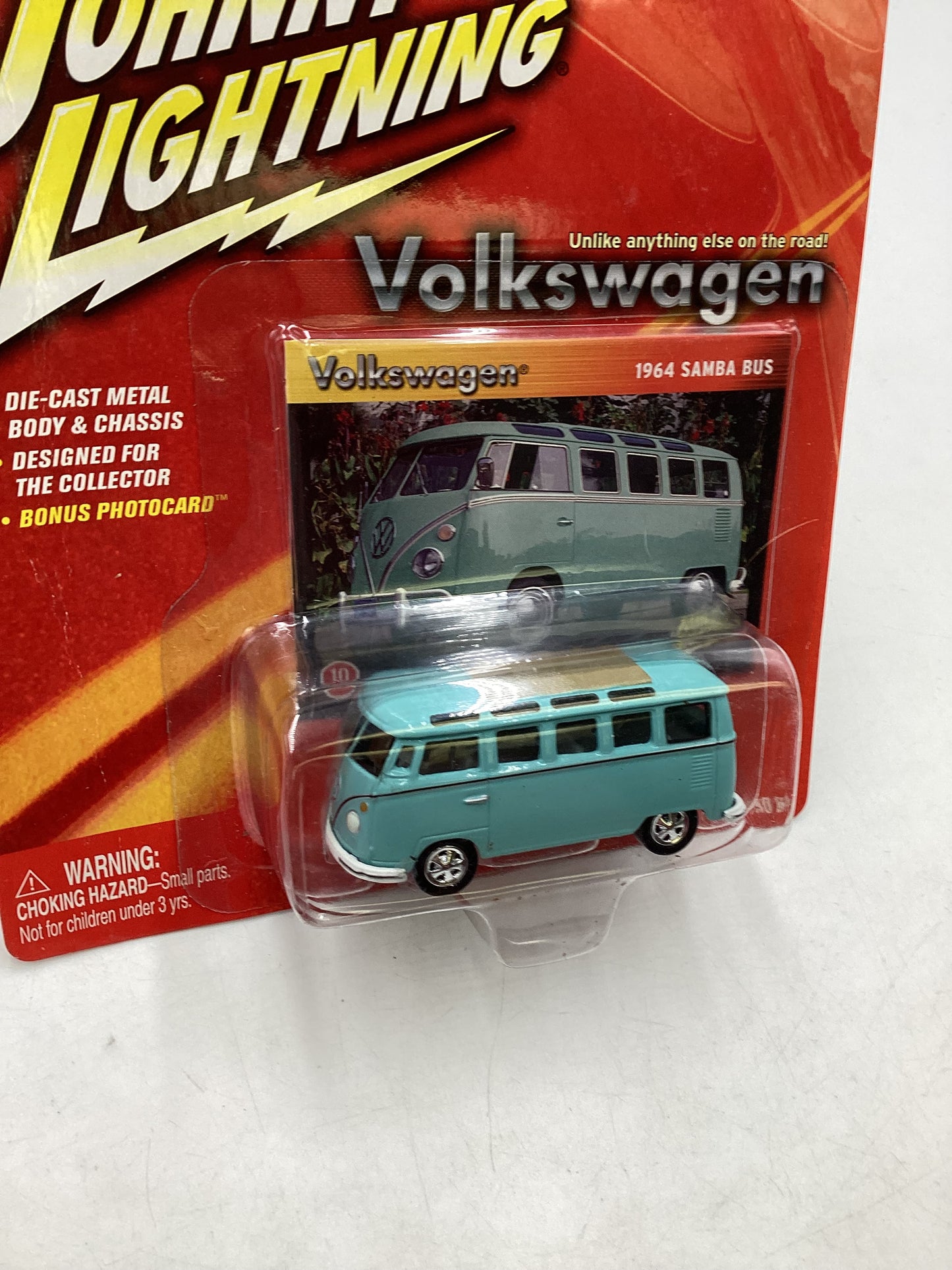 Johnny Lightning Volkswagen 1/4000 1964 Samba Bus Light Blue Vein on Left 220B