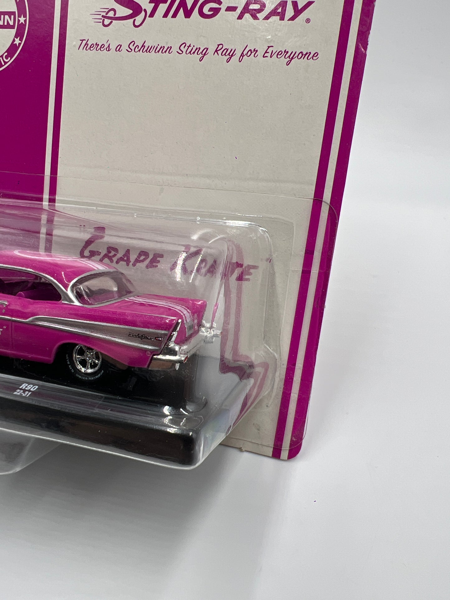 M2 Machines Auto Drivers 1957 Chevrolet Bel Air Pink Schwinn R90 190D
