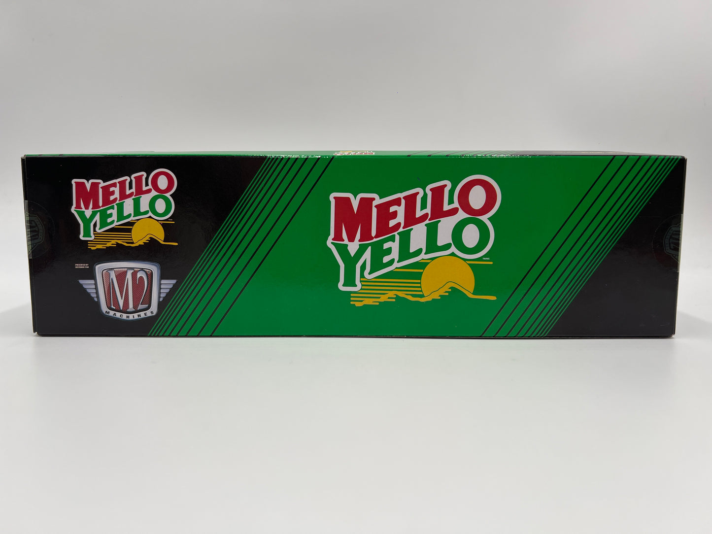 M2 Machines CHASE Mello Yello Hauler 1990 Ford C-8000 & 1987 Ford Mustang GT TW13