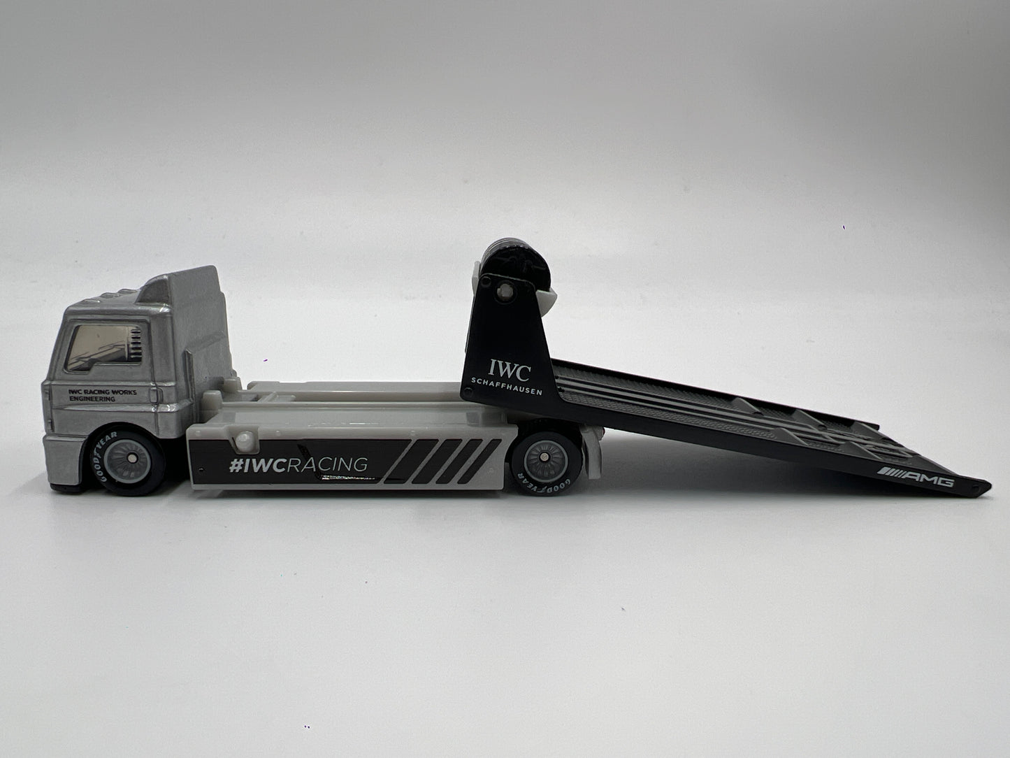 Hot Wheels 1/64 Premium Team Transport #48 16 Mercedes AMG GT3 & Fleet Street Silver Loose