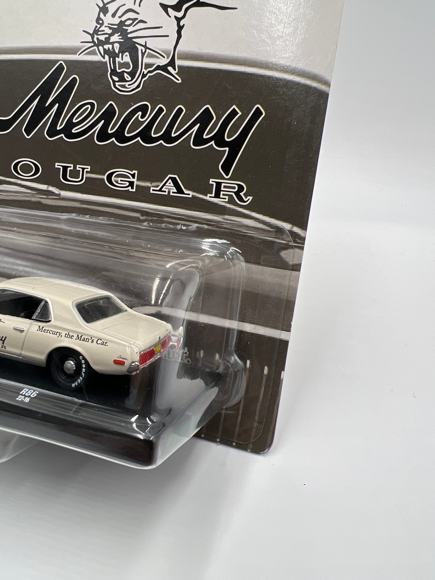 M2 Machines Auto-Drivers 1968 Mercury Cougar R-Code White R86 188M