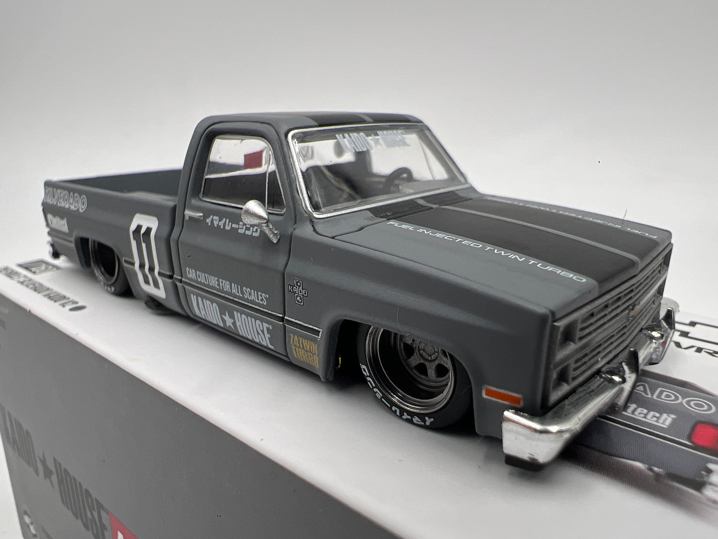 Mini GT Kaido House #160 Chevrolet Silverado Kaido V2 Gray