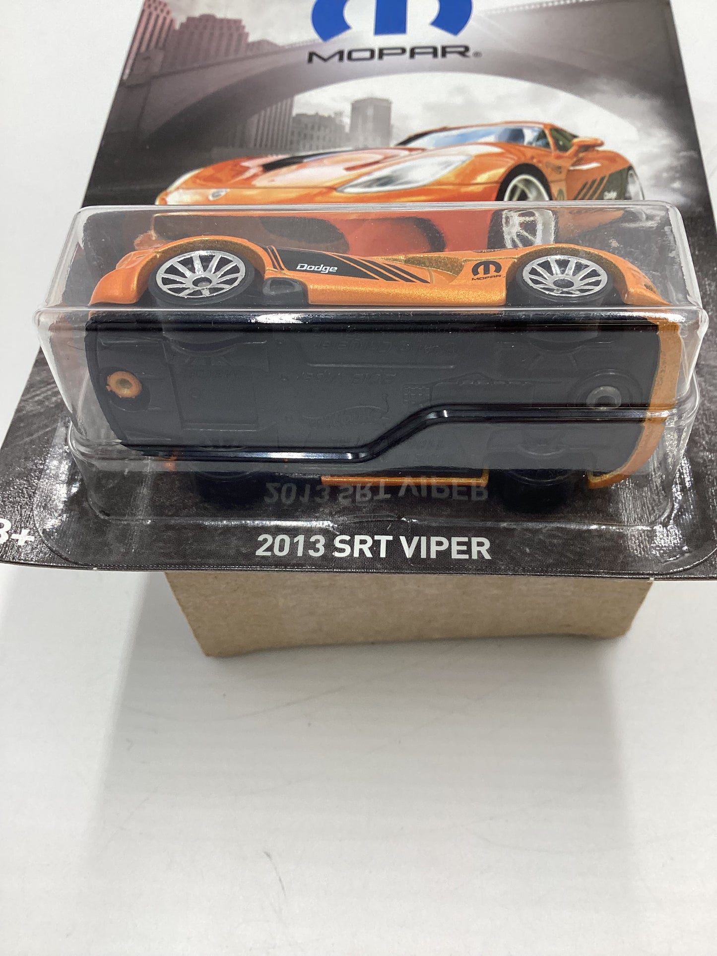 Hot Wheels Exclusive Mopar Series #1 2013 SRT Viper Orange